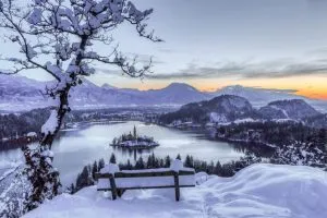 Vista dell'alba su Bled da Ojstrica