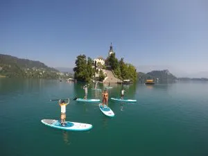 Pagaia per l'isola di Bled